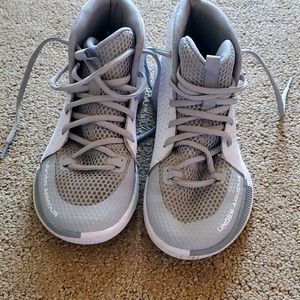 Basketball ball shoes